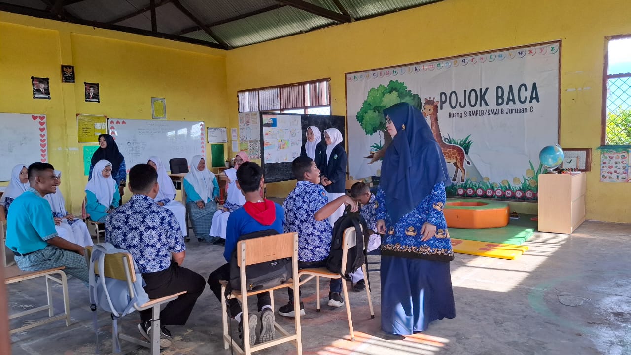 Peningkatan Kesehatan Gigi Anak Disabilitas Melalui Pelayanan Asuhan Kesehatan Gigi Berbasis Home Care di SLB Negeri Pembina Pembina Provinsi Aceh