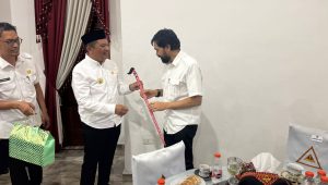 Gubernur Mualem Takziah ke Rumah Duka Ketua KPA Gayo Lues