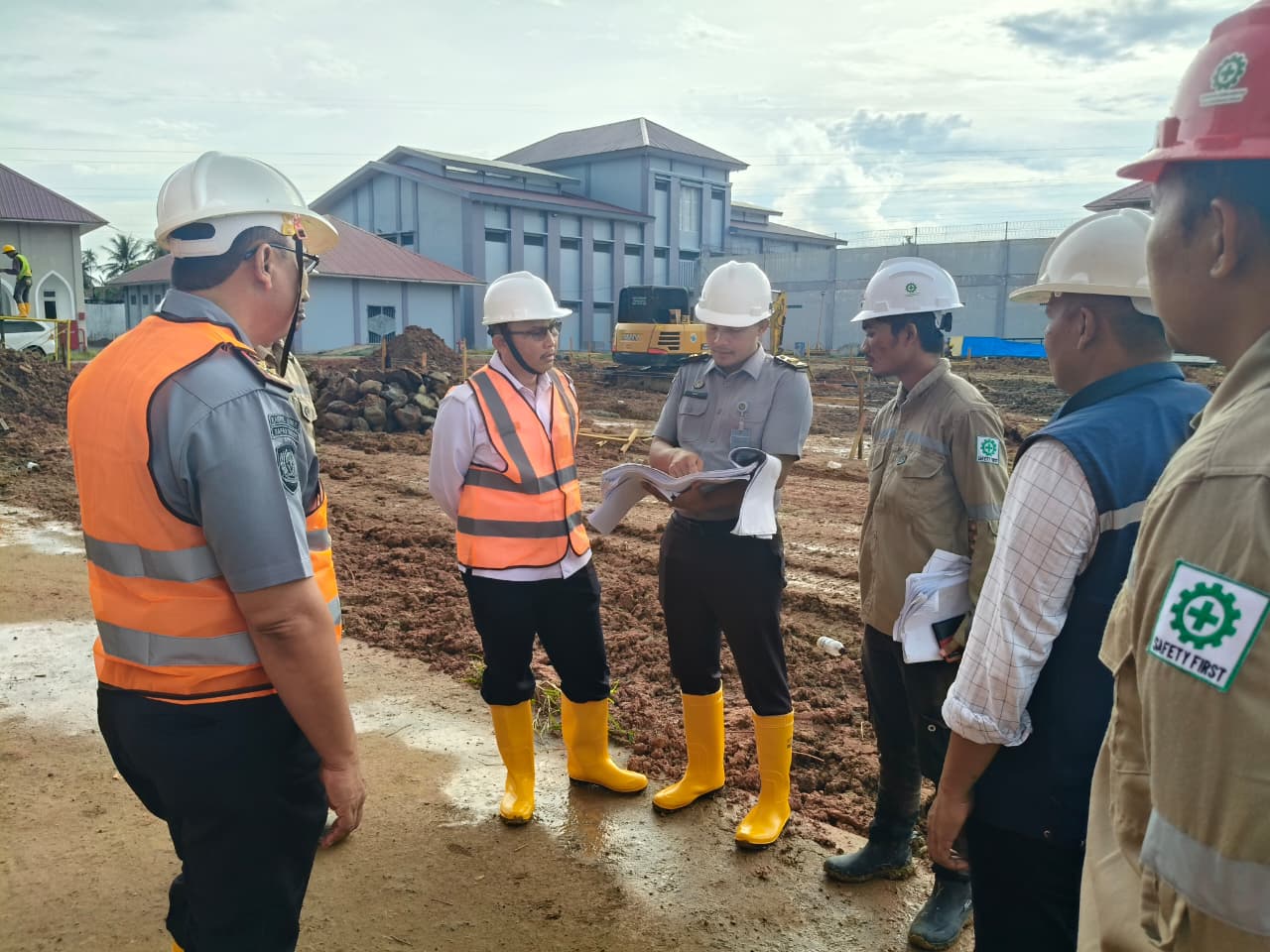 Kawal Proyek Strategis, Kakanwil Ditjenpas Aceh Tinjau Progres Pembangunan Lapas Lhokseumawe.