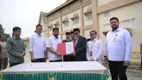 Mualem Serahkan Aset RS Regional Aceh Tengah