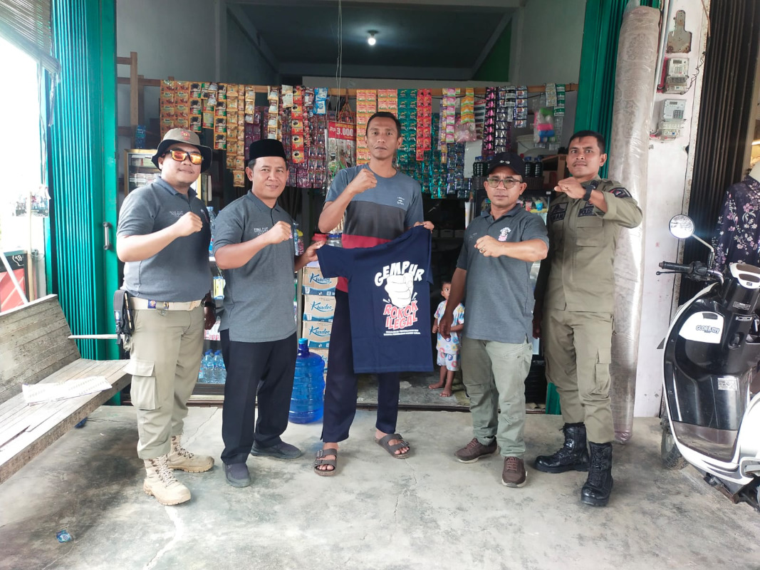 Satpol PP Aceh Jaya Sosialisasi Gempur Rokok Ilegal di Pasar Tradisional