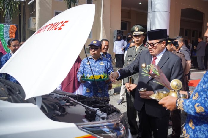 Peringati Hari Kesaktian Pancasila, Bupati TRK Serahkan Penghargaan dan Ambulans untuk Puskesmas Alue Bilie