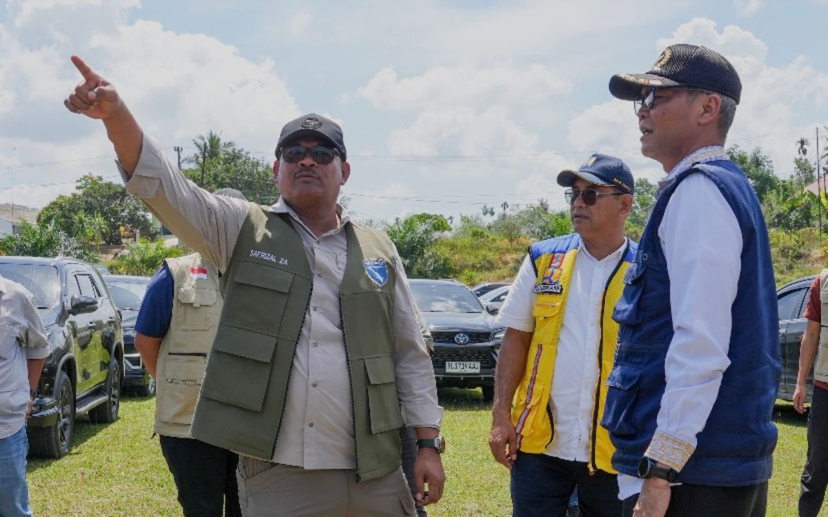 Kepala Posko (Kaposko) Wilayah Aceh, Satgas Percepatan Rehabilitasi dan Rekonstruksi Pasca Bencana Sumatera, Safrizal ZA saat meninjau lokasi pembangunan infrastruktur di Kabupaten Aceh Utara pekan lalu.